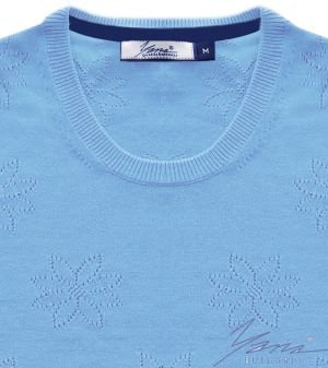 Dámský svetr bije syn